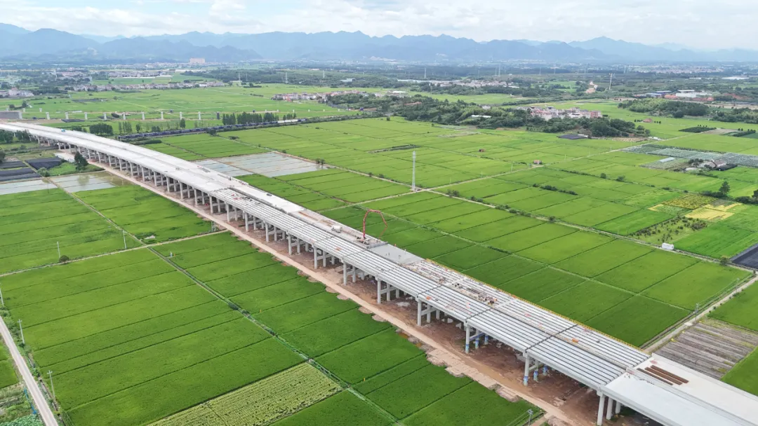 奋进2025丨建武高速婺城段涉铁标段全线贯通